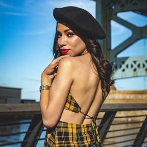 Meet your Posher, Alexandra